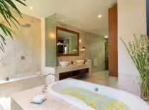 Villa Lakshmi Solo, Ensuite Bathroom